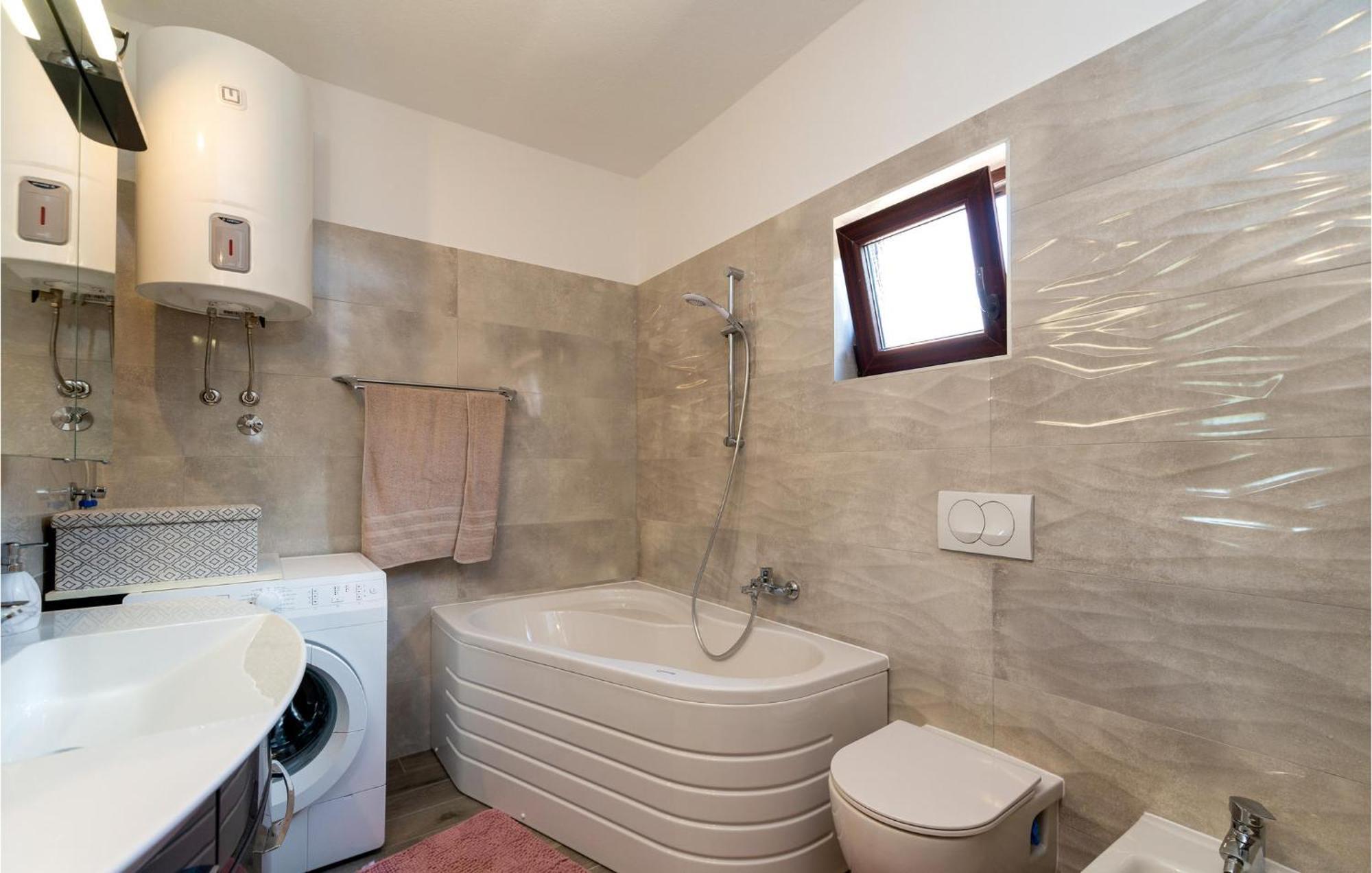 Lovely Apartment In Rovanjska With House Sea View Bagian luar foto